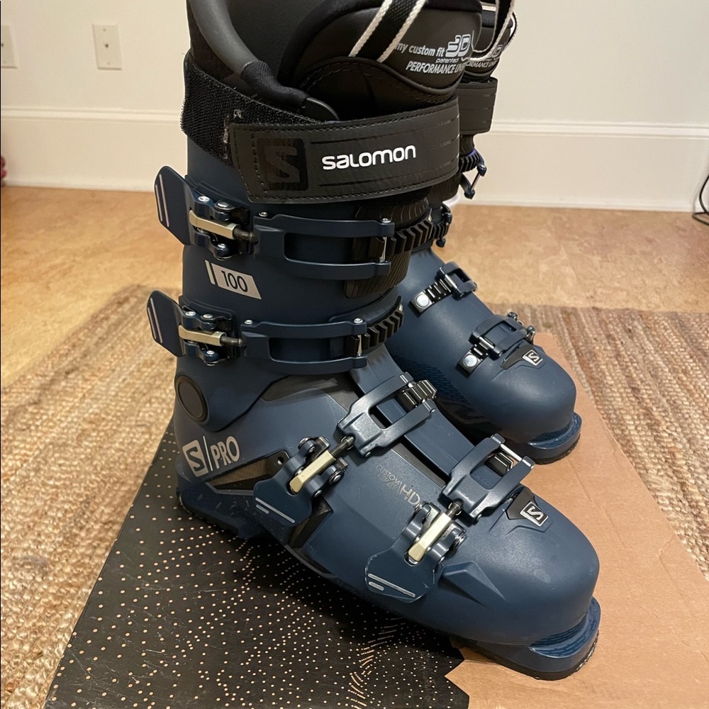 Men’s Solomon Ski Boots